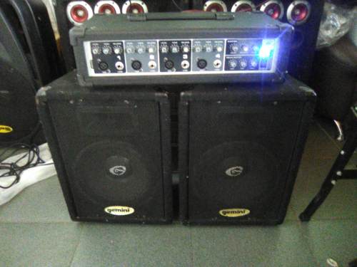 Consola Amplificada Peavey Y Par De Cornetas Gemini 10