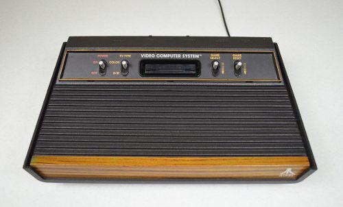 Atari 2600 (4 Switch) Light Sixer + 2 Joysticks + 2 Paddles