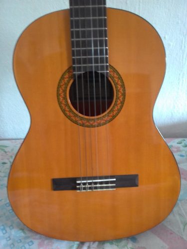 Guitarra Clásica Yamaha C40 (con Su Forro)