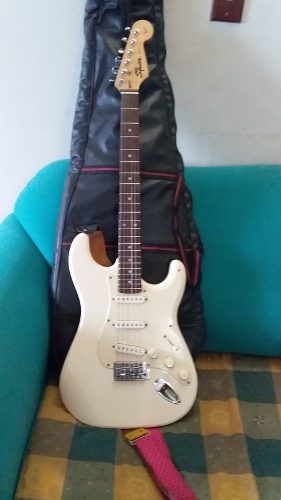 Guitarra Eléctrica Fender Squier Strat