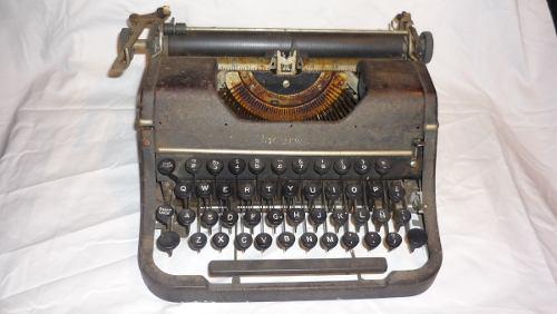 Maquina De Escribir Antigua Marca Underwood