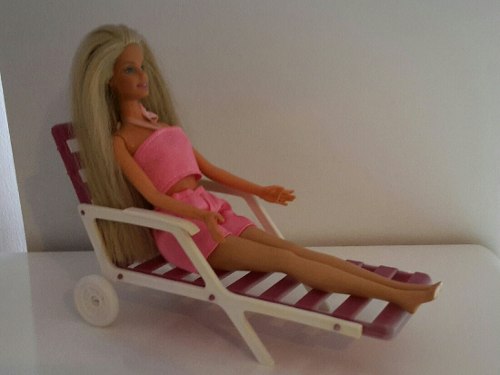 Muñeca Barbie Con Silla