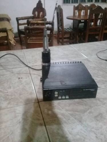 Radio Motorola Con Antena Base Y Cable De Corriente