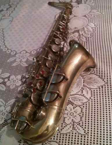 Saxofon Alto Marca Orpheum Con Boquilla