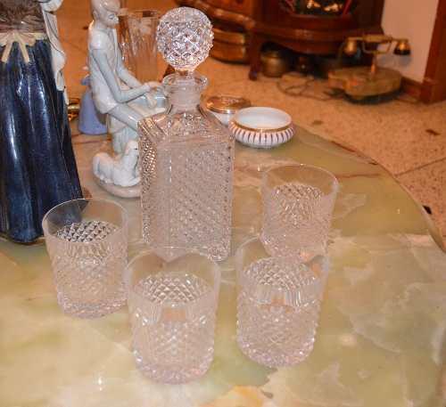 Licorera Con 4 Vasos De Cristal