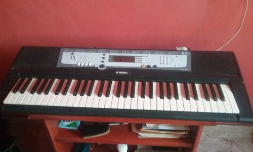 Teclado De Musica Yamaha