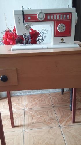 Maquina De Coser Recta Marca Pratoo & Forne Con Mesa