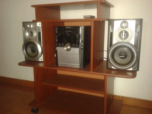 Equipo De Sonido Panasonic Con La Mesa