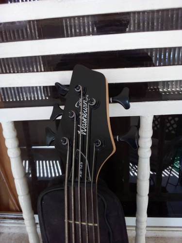 Bajo Washburn