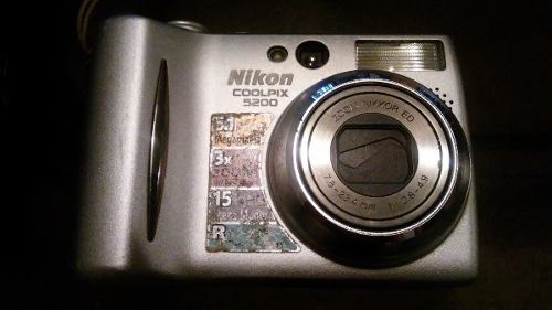Cámara Nikon Coolpix. 5.1 Mp Con Accesorios