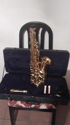 Saxofón Alto Marca Villa