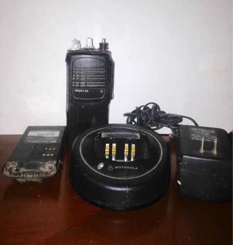 Radio Transmisor Motorola Pro, Cargador Y Pila Extra