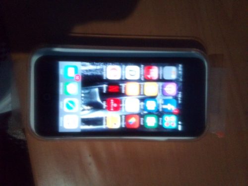 iPod Touch 5g, 64 Gb, Icloud Activo,con Su Caja Y Accesorio