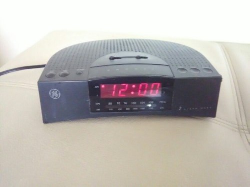 Radio Reloj Despertador Ge.