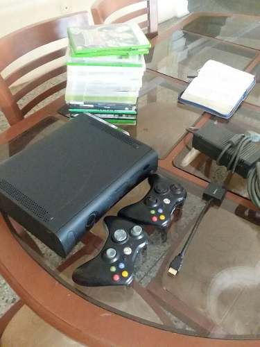 Xbox 360 Con Dos Controles Mas Cable Vga Y Adap. Monitor Pc