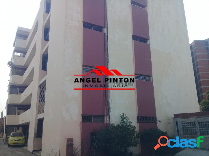 APARTAMENTO EN ALQUILER AV SANTA RITA MARACAIBO API 3100