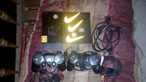 Playstation2, Posee 2 Controles Y 2 Memory Card