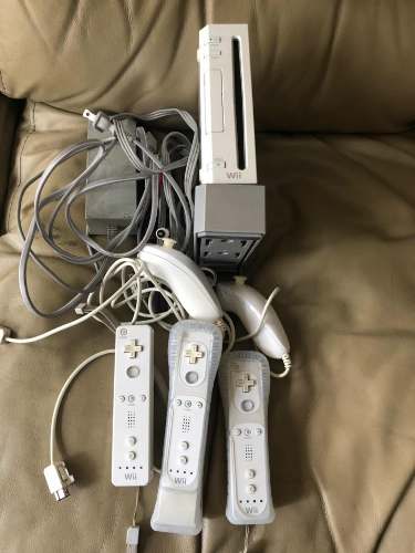 Nintendo Wii Blanco Con 3 Controles Y 2 Juegos