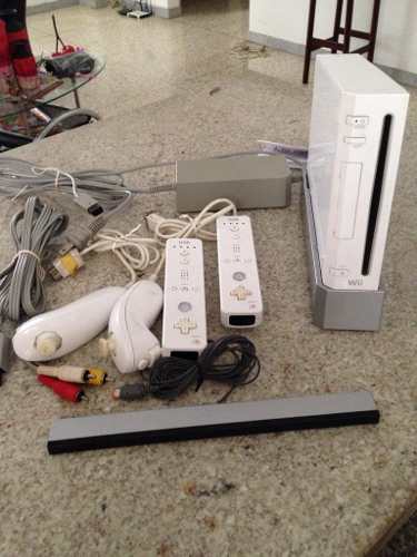 Nintendo Wii Con Sus Controles