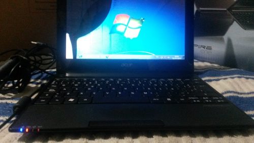 Mini Laptop Acer Aspire One D255e Pantalla Partida