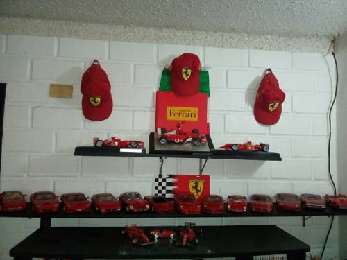Coleccion De Carros Ferrari Escala 1:18 Mas Obsequios