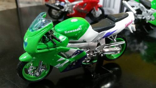 Moto Kawasaki Colección Maisto Escala 1/18