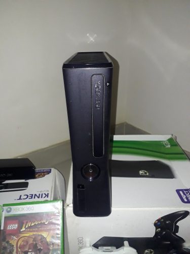 Xbox 360 Slim. Con Kinect. 2 Controles.