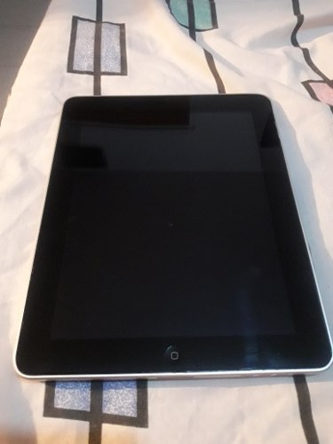 iPad Original De 16 Gb, Marca Apple Con Su Cargador.