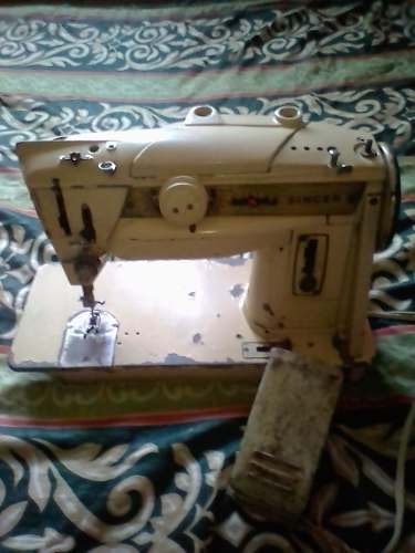 Máquina De Coser Marca Singer Modelo B 172g28