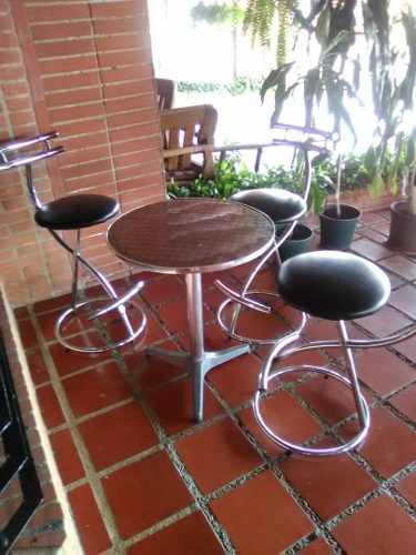 Juego De Mueble De Aluminio Con 3 Sillas Giratorias Y Mesa