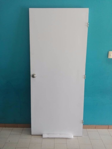 Puerta De Madera Y Formica Con Cerradura De Pomo