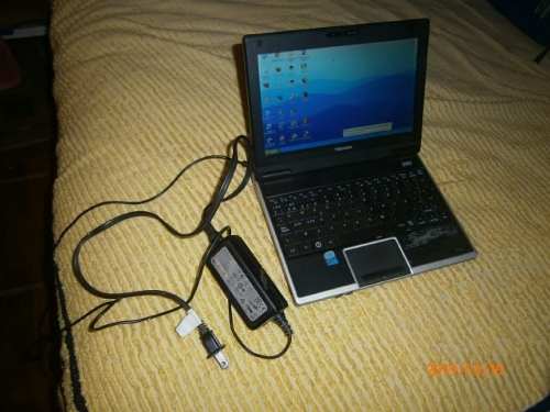 Mini Lapto Toshiba Nb100 Con Detalles Teclado
