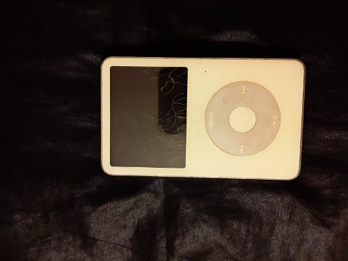 iPod Classic 30gb Detalle En La Pila