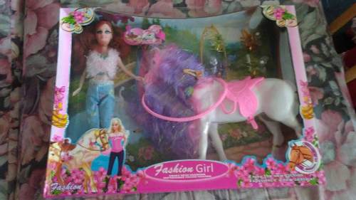 Muñeca Fashion Girls Con Accesorios