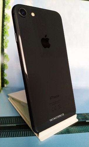 iPhone 8 64 Gb / Libre 420