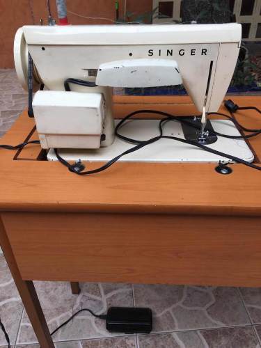 Máquina De Coser Marca Singer Modelo 966