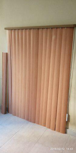 120$ Persiana Vertical Texturizada Color Madera