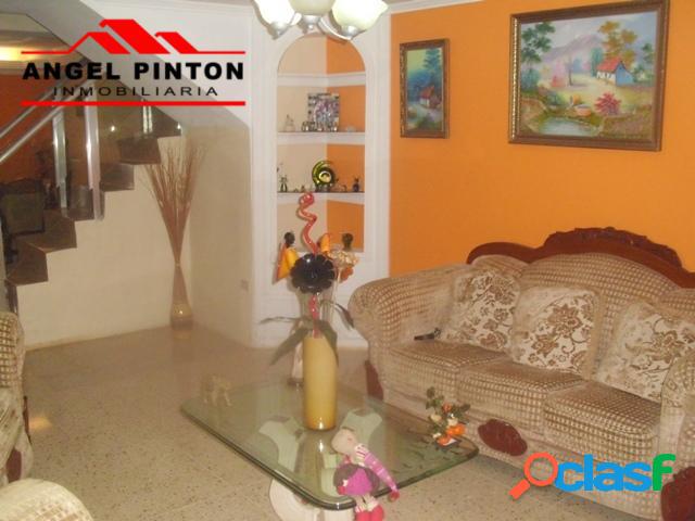 CONJUNTO CERRADO EN VENTA EN LA POMONA MARACAIBO API 717