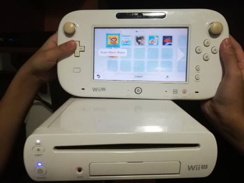 Nintendo Wii U Con Un Control Y Un Juego