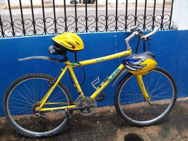 Vendo 2 Bicicletas, Color Amarillo Y Rosado Con Su