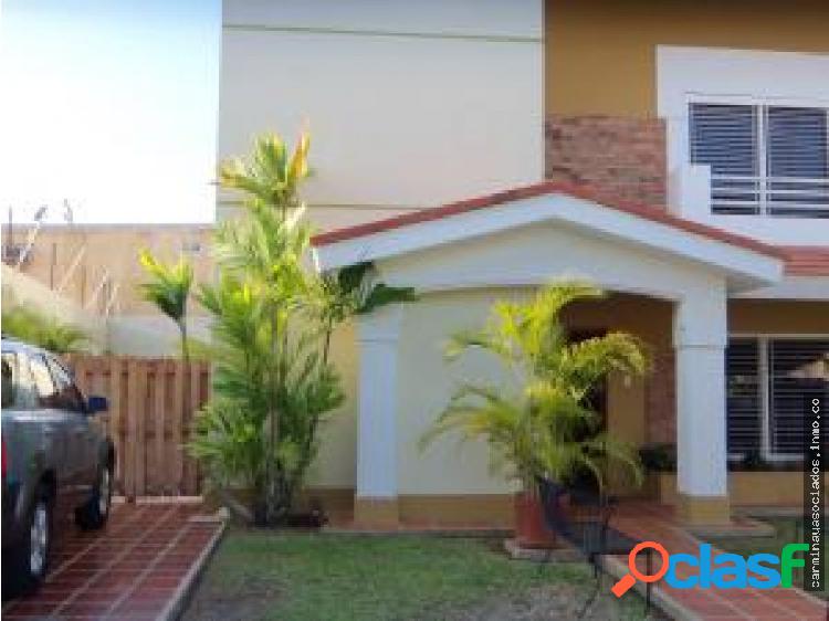 Vendo Townhouse Av. Universidad MLS 18-235 ZBN