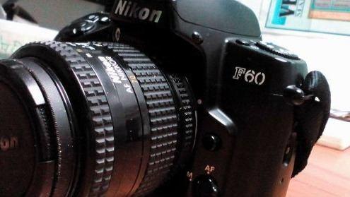 Camara Nikon Reflex De Rollo F60 En Buen Estado+bolso