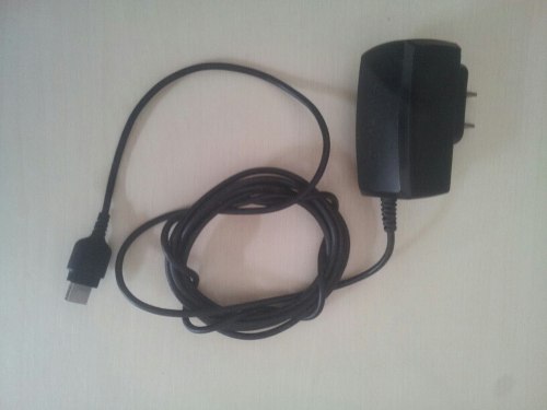 Cargador Y Cable De Audio Y Video De Samsung U600