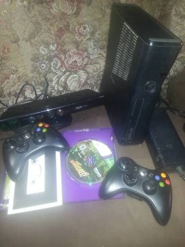 Xbox 360 Slim 4gb 2 Controles + Kinect + 1 Juego