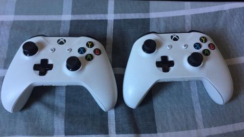 Xbox One 1trb Juegos Físicos Y Dos Controles Nuevo