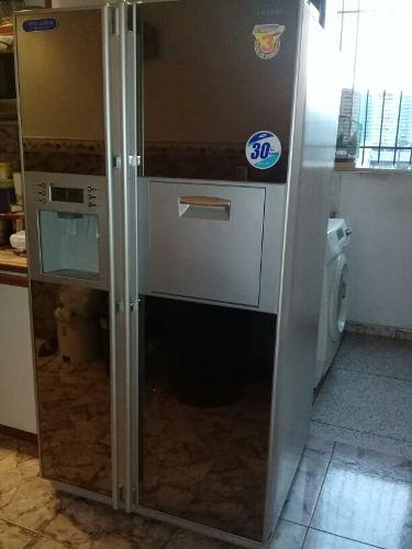 Nevera Samsung De 27 Pies Con Espejo, Sin Tarjeta