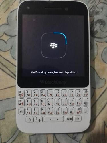 Teléfono Blackberry Q5