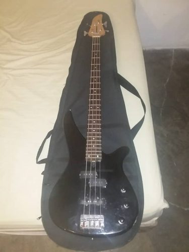 Bajo Cuatro Cuerdas Yamaha