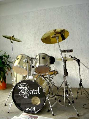 Batería Acústica Pearl Dorada Como Nueva De 5 Elementos.