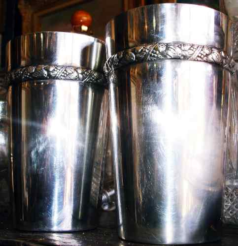 Juego De Dos Vasos De Silver Plated Marca Floreat Grabados E